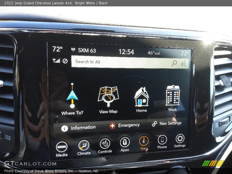 Bright White / Black 2022 Jeep Grand Cherokee Laredo 4x4