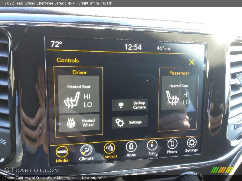Bright White / Black 2022 Jeep Grand Cherokee Laredo 4x4