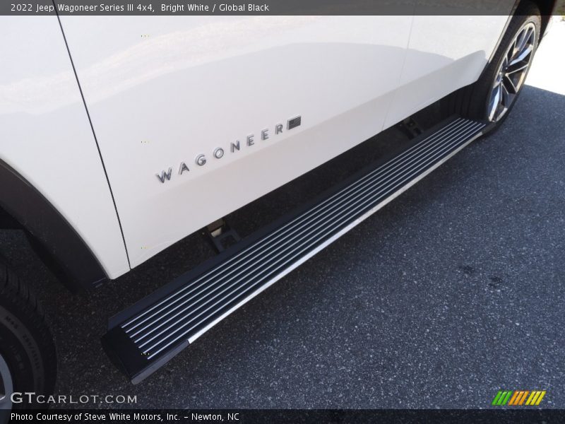 Bright White / Global Black 2022 Jeep Wagoneer Series III 4x4