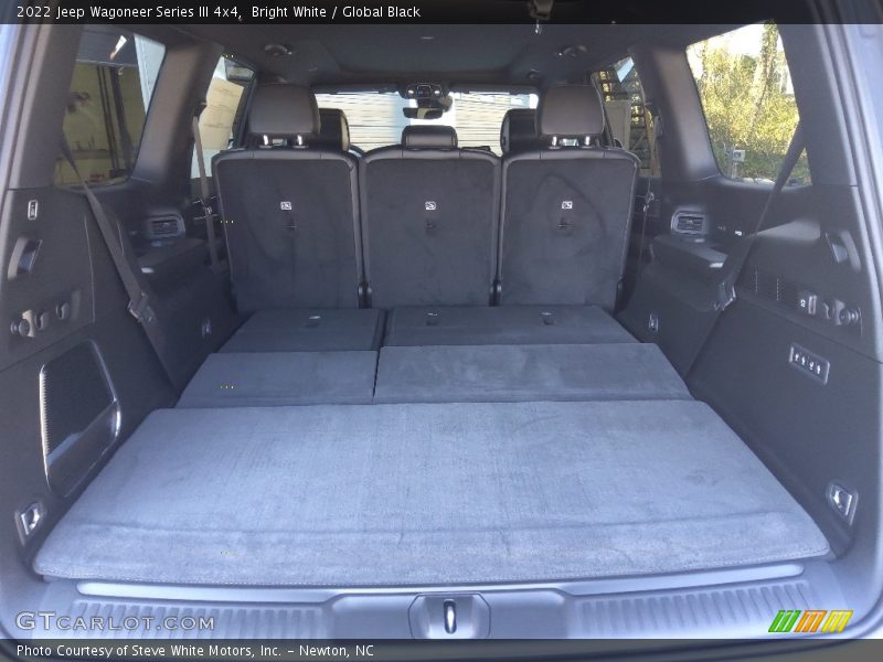 Bright White / Global Black 2022 Jeep Wagoneer Series III 4x4