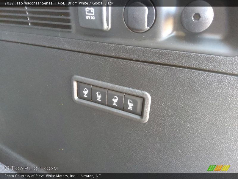Bright White / Global Black 2022 Jeep Wagoneer Series III 4x4