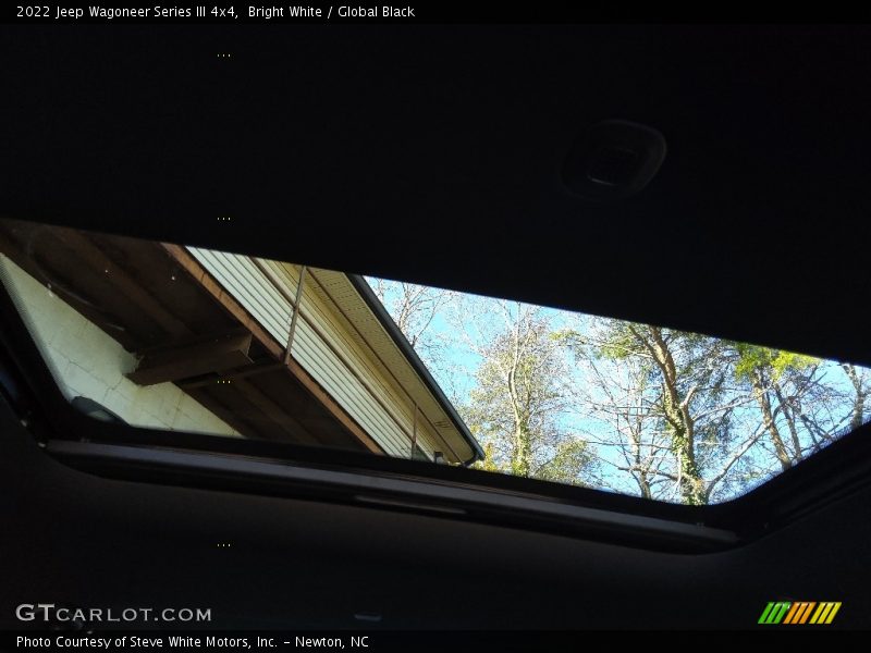 Bright White / Global Black 2022 Jeep Wagoneer Series III 4x4