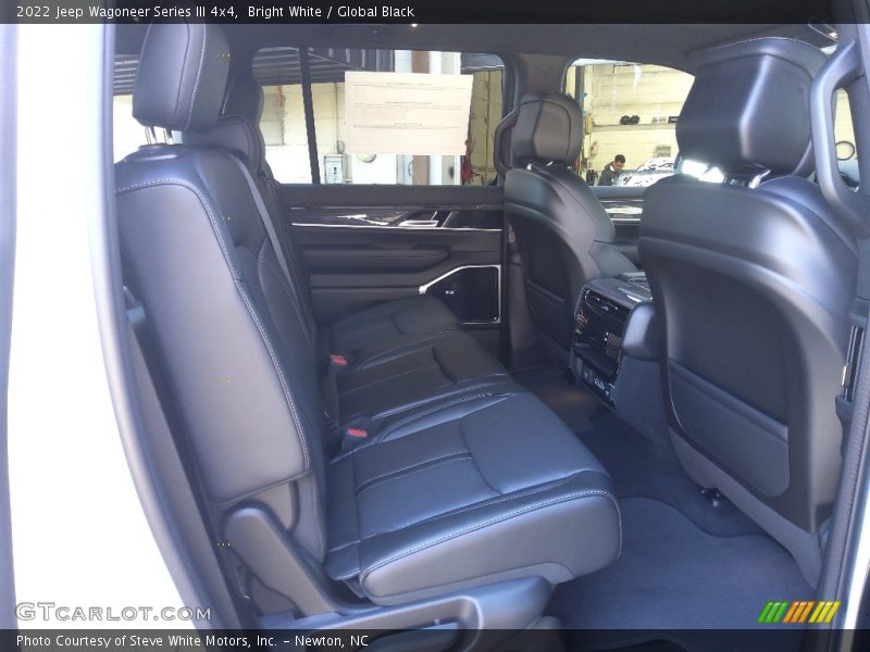 Bright White / Global Black 2022 Jeep Wagoneer Series III 4x4