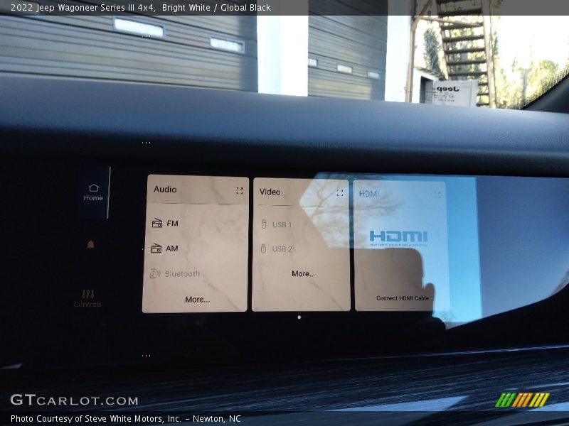 Bright White / Global Black 2022 Jeep Wagoneer Series III 4x4