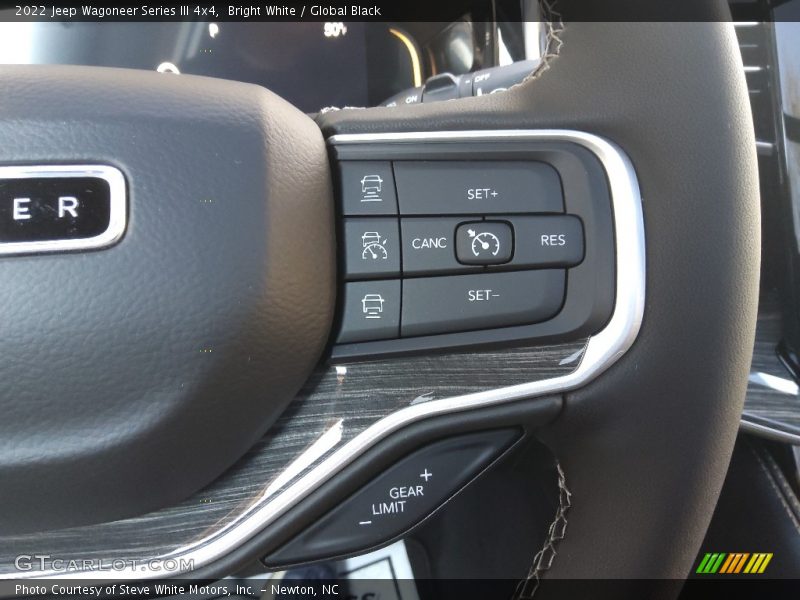 Bright White / Global Black 2022 Jeep Wagoneer Series III 4x4