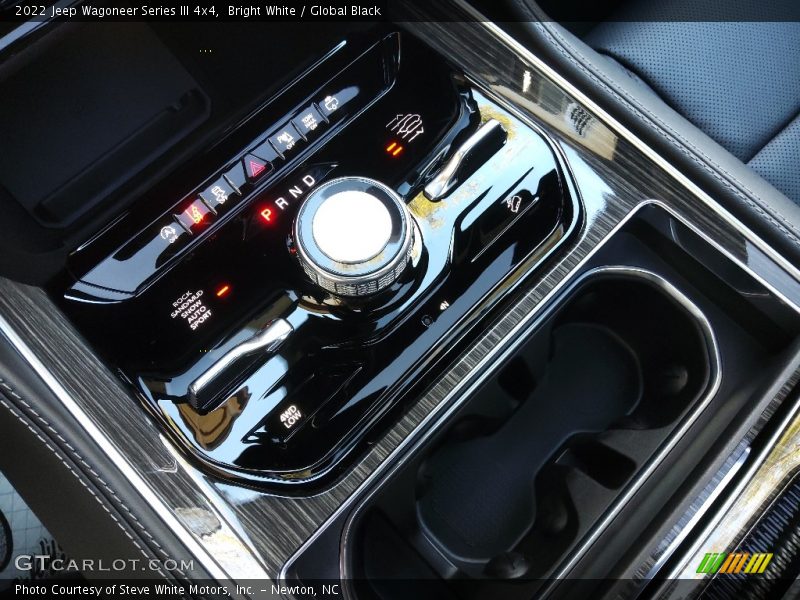 Bright White / Global Black 2022 Jeep Wagoneer Series III 4x4