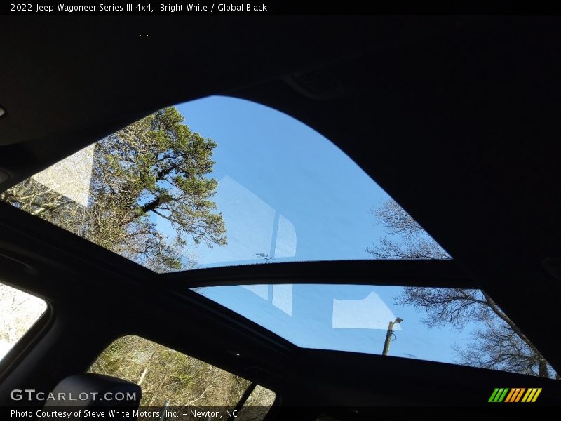 Bright White / Global Black 2022 Jeep Wagoneer Series III 4x4
