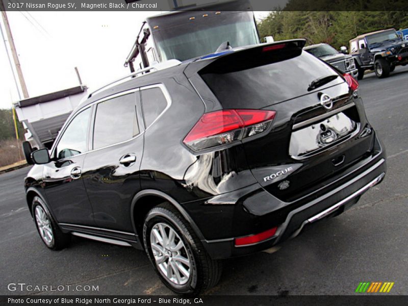 Magnetic Black / Charcoal 2017 Nissan Rogue SV