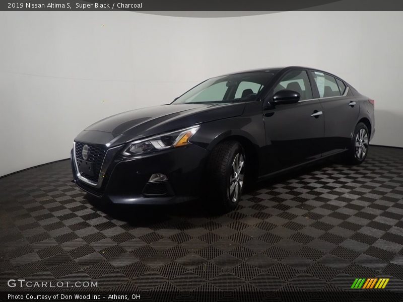 Super Black / Charcoal 2019 Nissan Altima S
