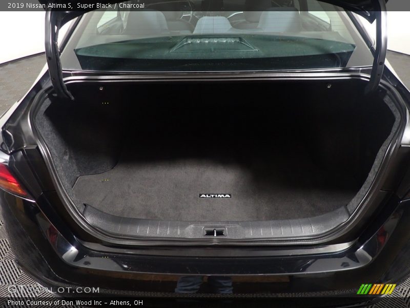 Super Black / Charcoal 2019 Nissan Altima S