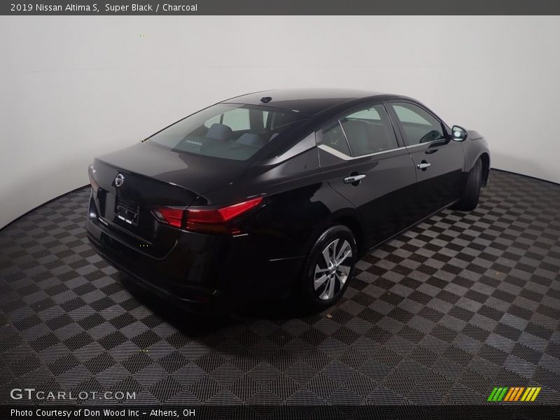 Super Black / Charcoal 2019 Nissan Altima S