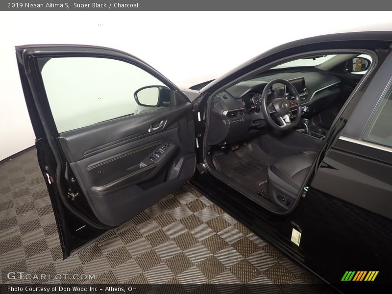 Super Black / Charcoal 2019 Nissan Altima S