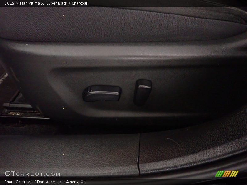 Super Black / Charcoal 2019 Nissan Altima S