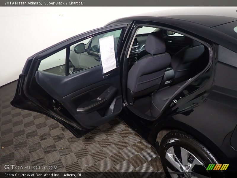 Super Black / Charcoal 2019 Nissan Altima S