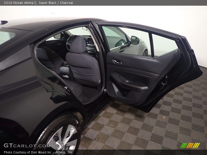 Super Black / Charcoal 2019 Nissan Altima S