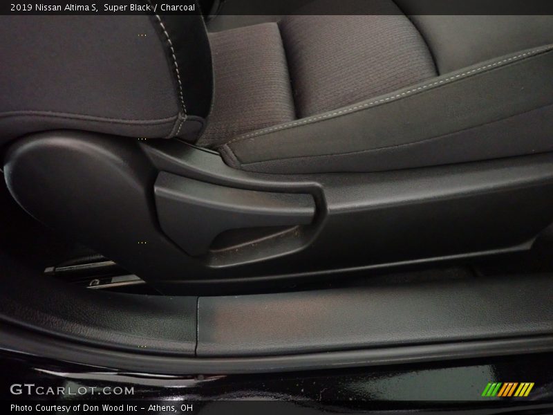 Super Black / Charcoal 2019 Nissan Altima S