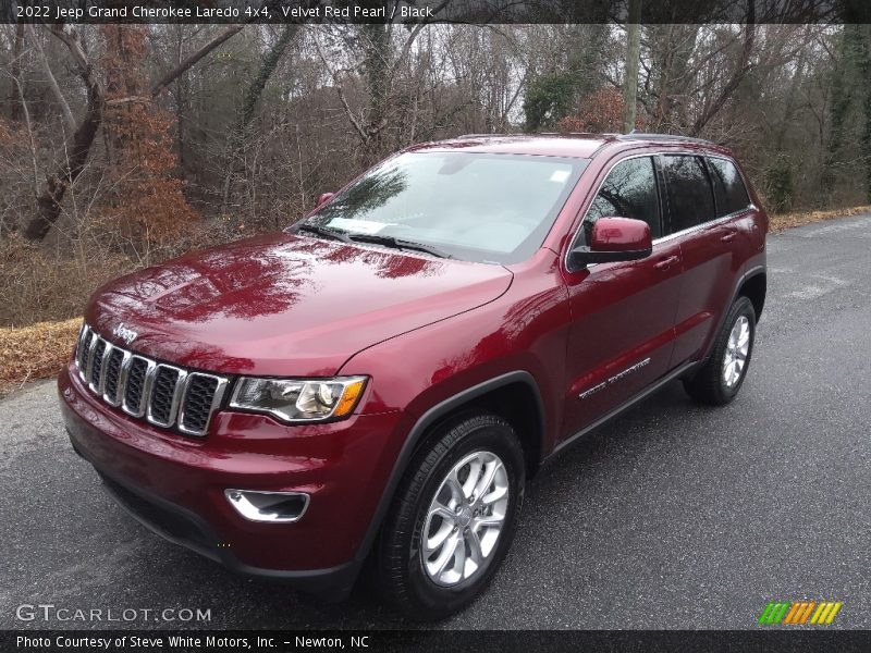 Velvet Red Pearl / Black 2022 Jeep Grand Cherokee Laredo 4x4