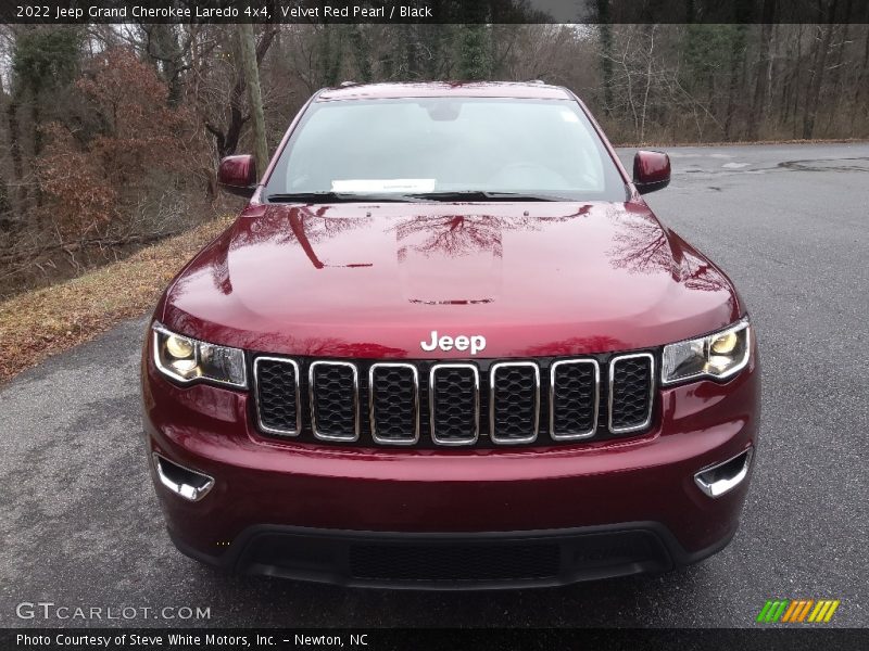 Velvet Red Pearl / Black 2022 Jeep Grand Cherokee Laredo 4x4
