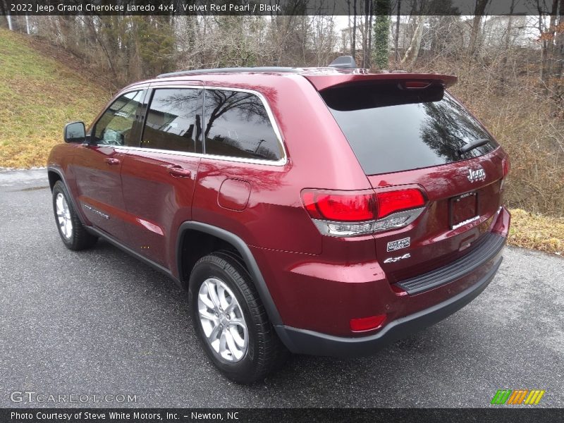 Velvet Red Pearl / Black 2022 Jeep Grand Cherokee Laredo 4x4