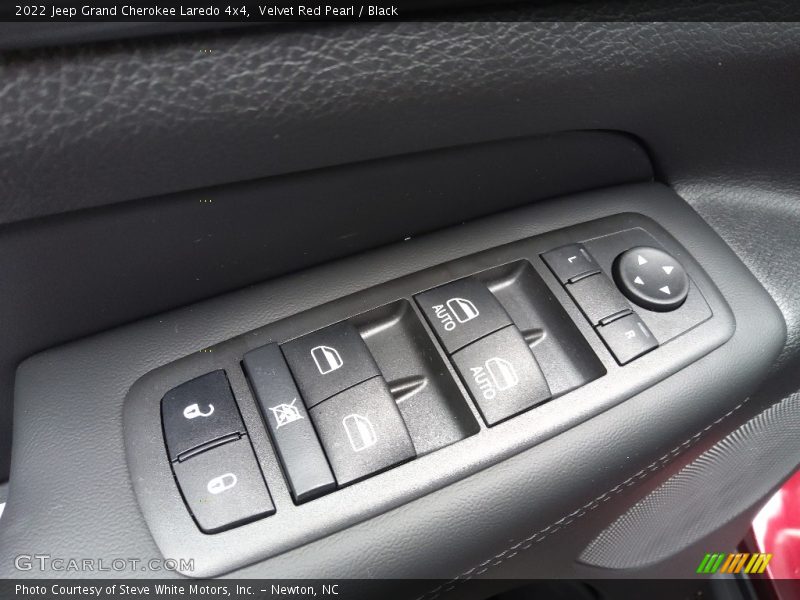 Velvet Red Pearl / Black 2022 Jeep Grand Cherokee Laredo 4x4