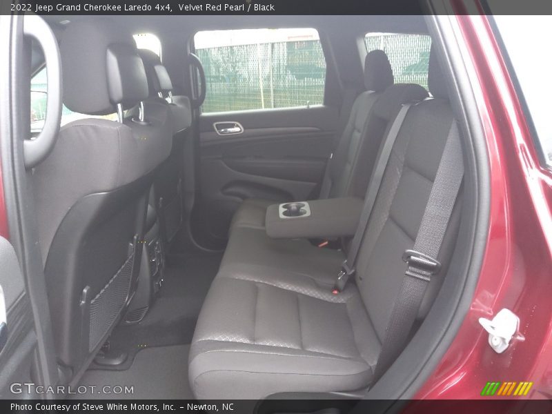 Velvet Red Pearl / Black 2022 Jeep Grand Cherokee Laredo 4x4