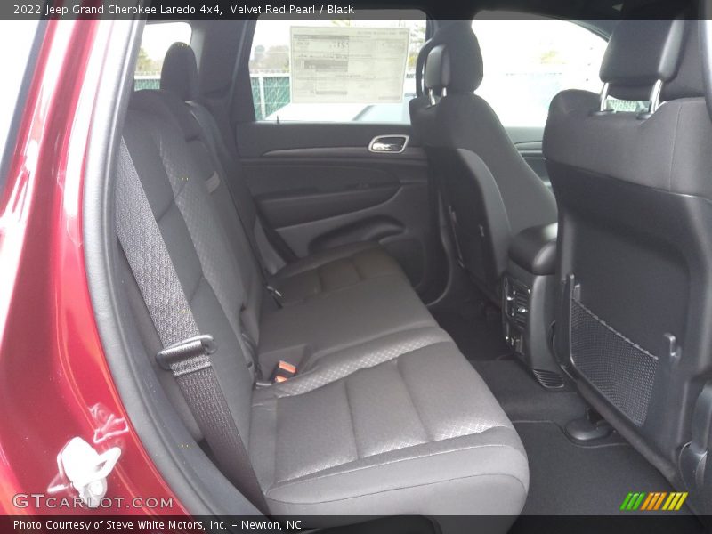 Velvet Red Pearl / Black 2022 Jeep Grand Cherokee Laredo 4x4