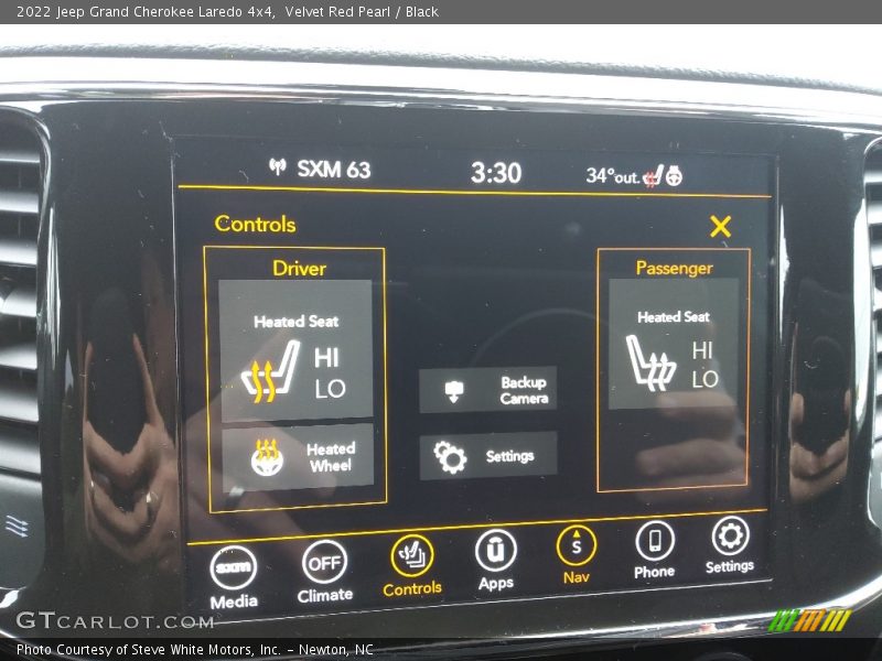 Controls of 2022 Grand Cherokee Laredo 4x4