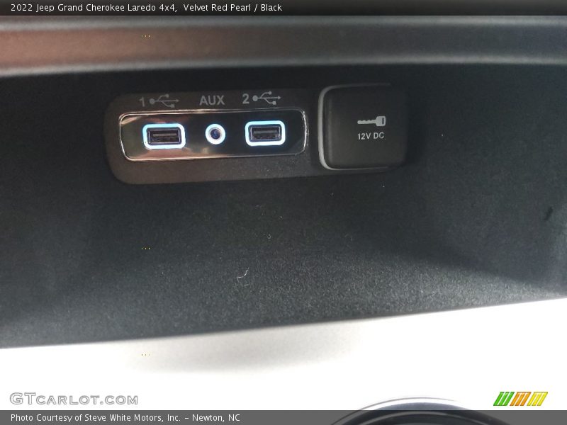 Velvet Red Pearl / Black 2022 Jeep Grand Cherokee Laredo 4x4