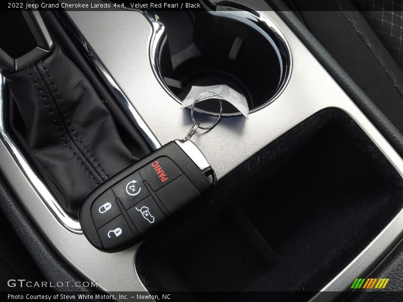 Velvet Red Pearl / Black 2022 Jeep Grand Cherokee Laredo 4x4