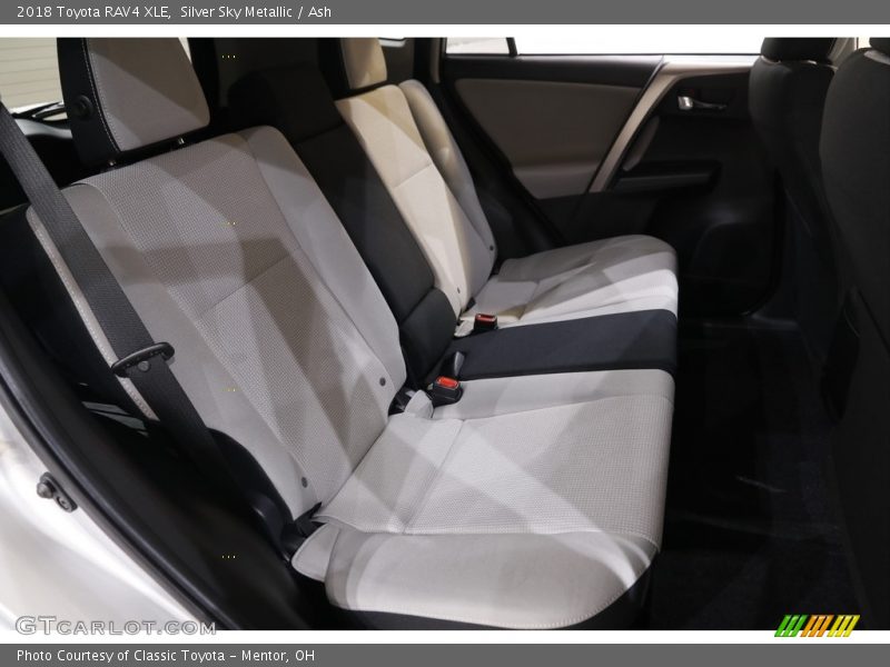 Silver Sky Metallic / Ash 2018 Toyota RAV4 XLE