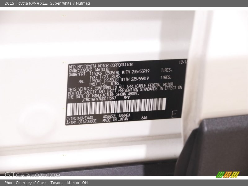 2019 RAV4 XLE Super White Color Code 040