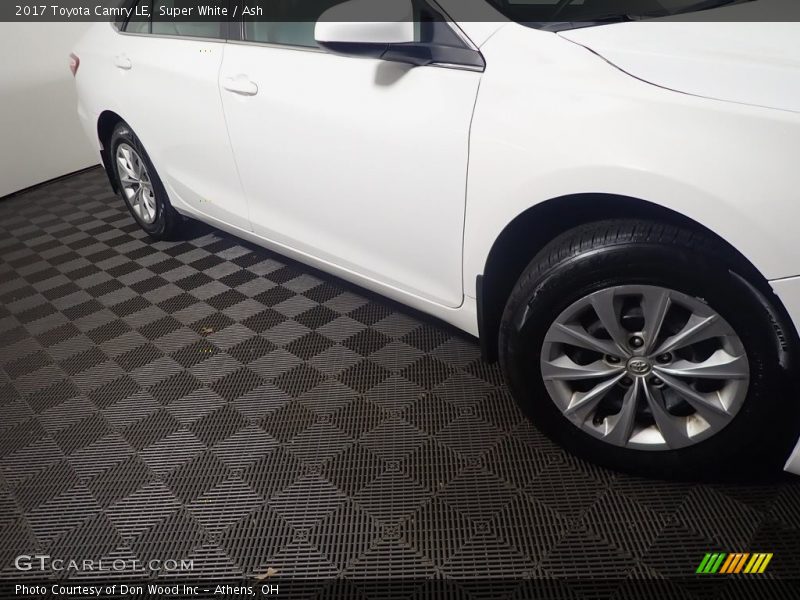 Super White / Ash 2017 Toyota Camry LE
