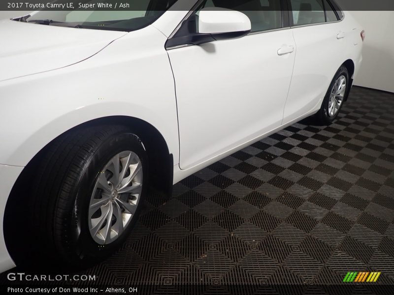 Super White / Ash 2017 Toyota Camry LE