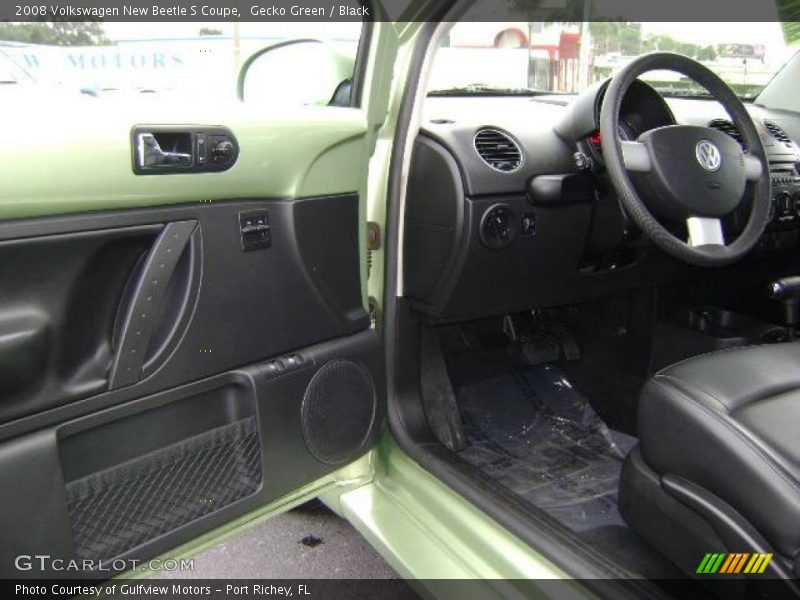 Gecko Green / Black 2008 Volkswagen New Beetle S Coupe
