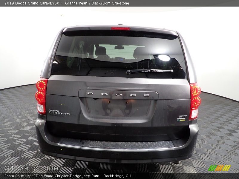 Granite Pearl / Black/Light Graystone 2019 Dodge Grand Caravan SXT