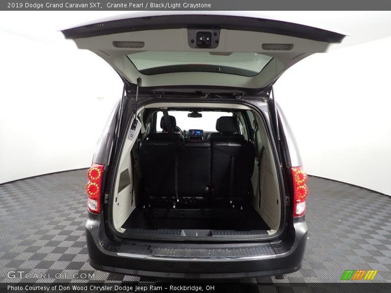 Granite Pearl / Black/Light Graystone 2019 Dodge Grand Caravan SXT