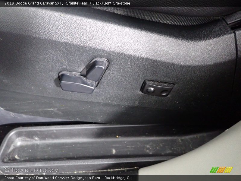 Granite Pearl / Black/Light Graystone 2019 Dodge Grand Caravan SXT