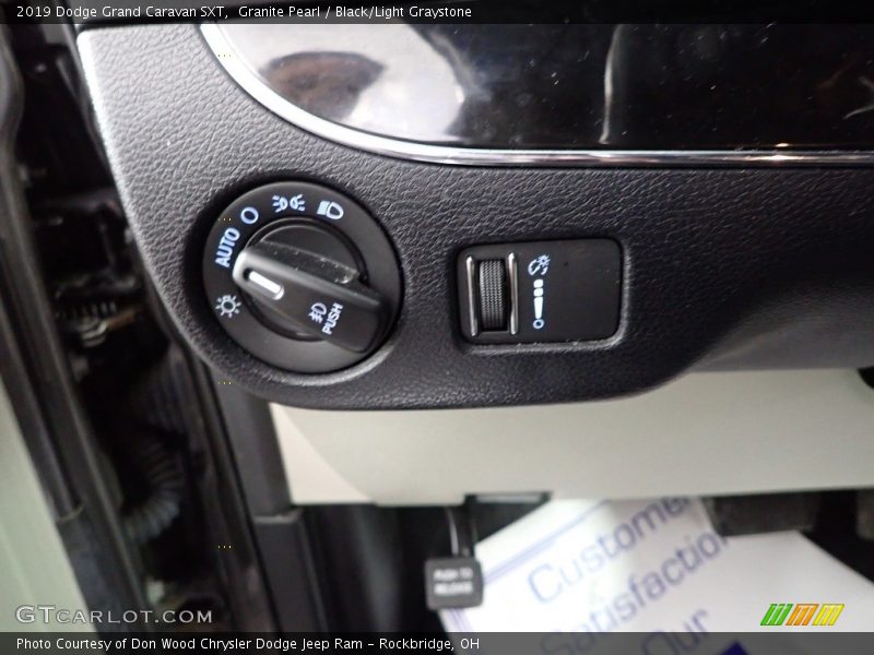 Granite Pearl / Black/Light Graystone 2019 Dodge Grand Caravan SXT