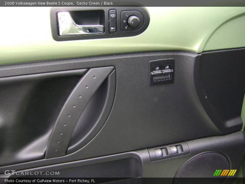 Gecko Green / Black 2008 Volkswagen New Beetle S Coupe