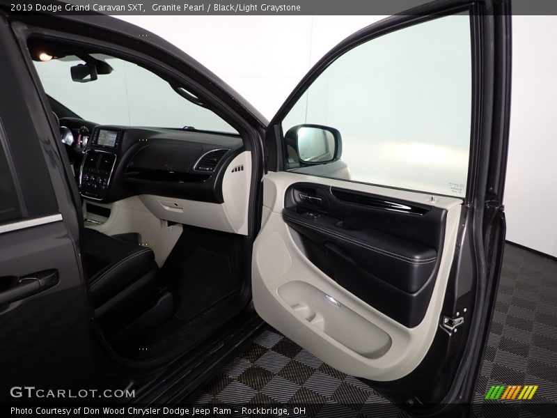 Granite Pearl / Black/Light Graystone 2019 Dodge Grand Caravan SXT