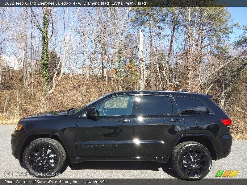 Diamond Black Crystal Pearl / Black 2022 Jeep Grand Cherokee Laredo X 4x4
