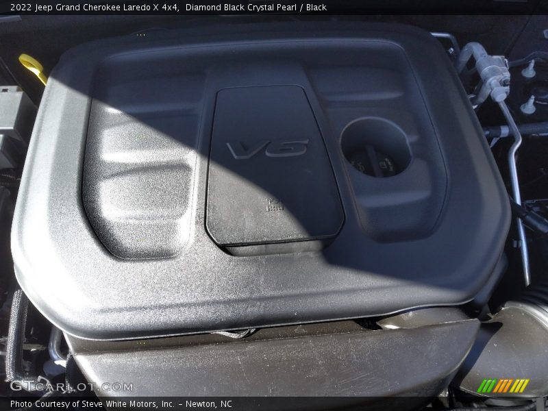 Diamond Black Crystal Pearl / Black 2022 Jeep Grand Cherokee Laredo X 4x4