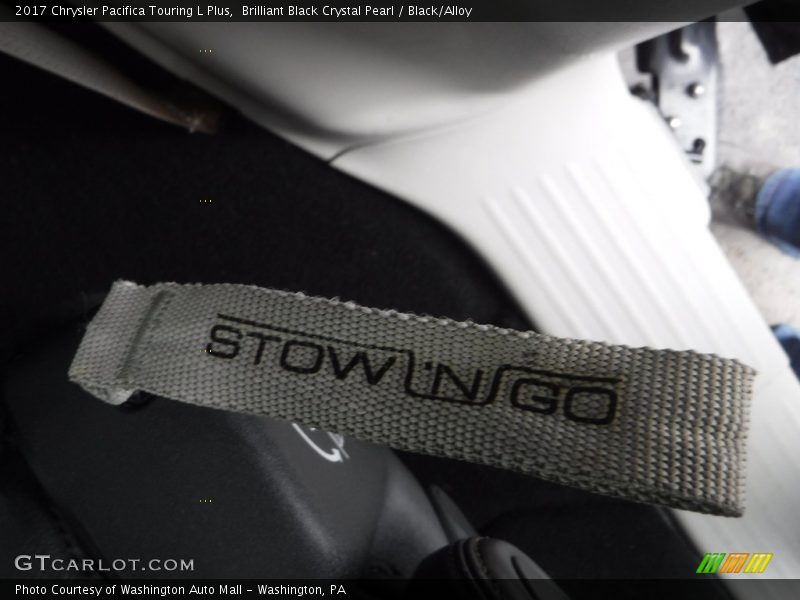 Brilliant Black Crystal Pearl / Black/Alloy 2017 Chrysler Pacifica Touring L Plus
