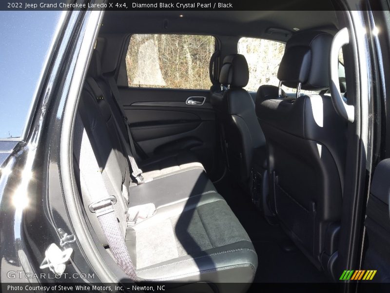 Diamond Black Crystal Pearl / Black 2022 Jeep Grand Cherokee Laredo X 4x4