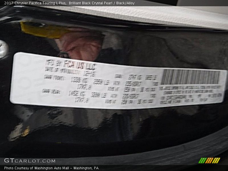 Brilliant Black Crystal Pearl / Black/Alloy 2017 Chrysler Pacifica Touring L Plus