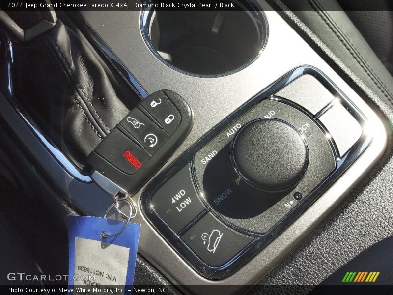 Diamond Black Crystal Pearl / Black 2022 Jeep Grand Cherokee Laredo X 4x4