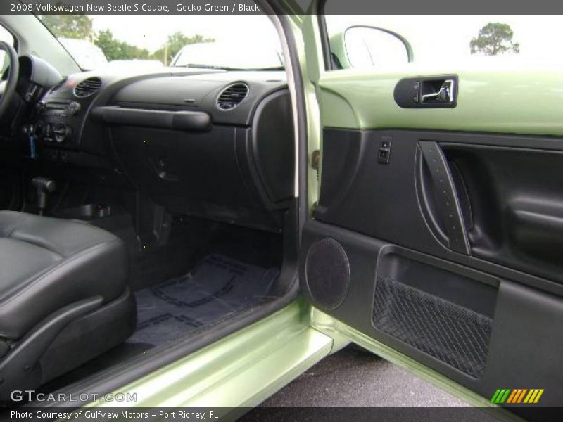 Gecko Green / Black 2008 Volkswagen New Beetle S Coupe