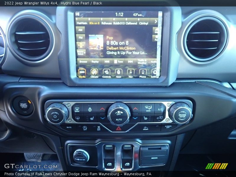 Controls of 2022 Wrangler Willys 4x4