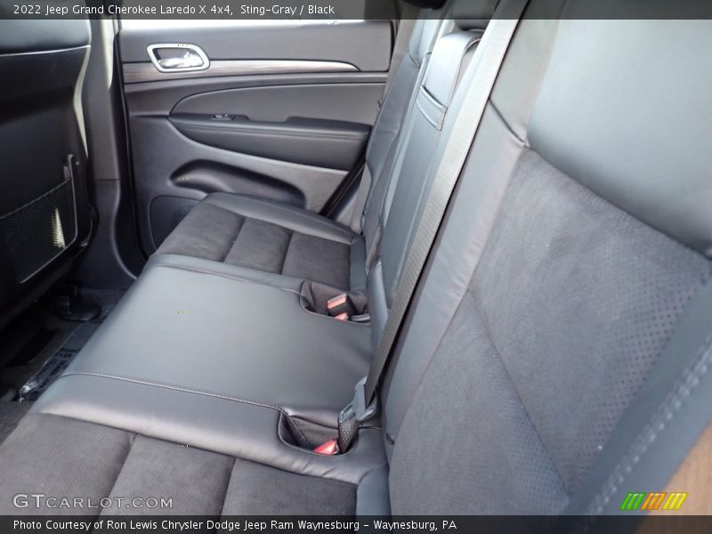 Sting-Gray / Black 2022 Jeep Grand Cherokee Laredo X 4x4