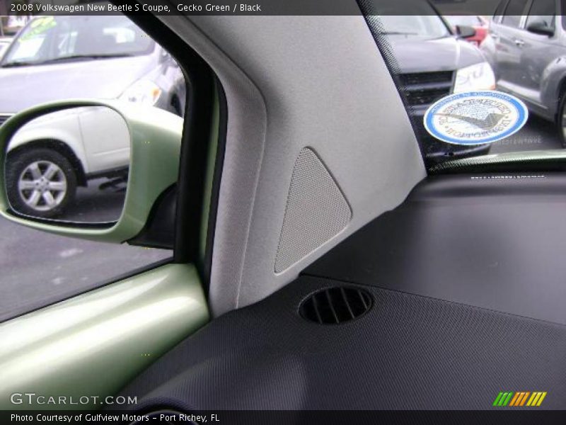 Gecko Green / Black 2008 Volkswagen New Beetle S Coupe
